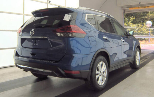 2018 Nissan Rogue SV - Image 3