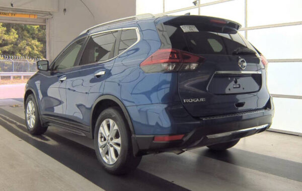 2018 Nissan Rogue SV - Image 4