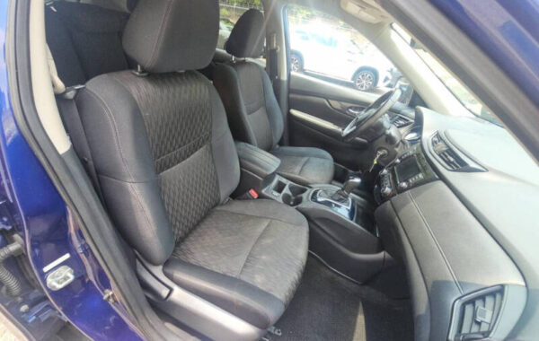 2018 Nissan Rogue SV - Image 5