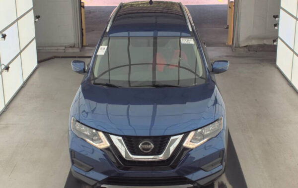 2018 Nissan Rogue SV - Image 8