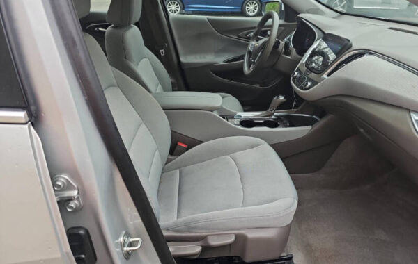 2020 Chevrolet Malibu LT - Image 9