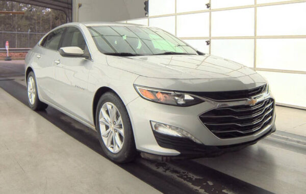 2020 Chevrolet Malibu LT - Image 2