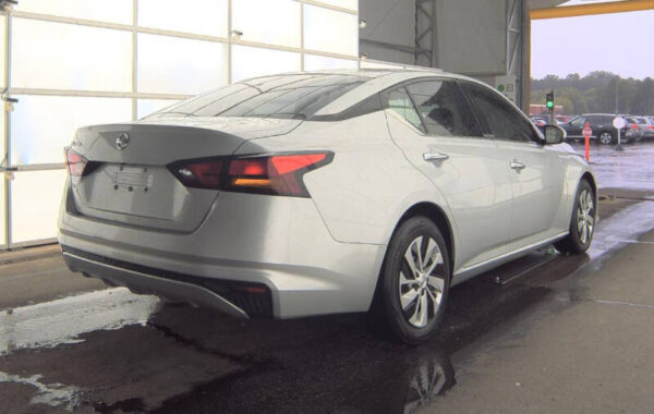 2021 Nissan Altima S - Image 9