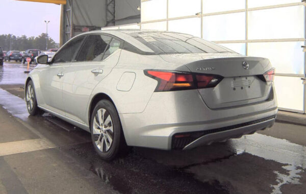 2021 Nissan Altima S - Image 8