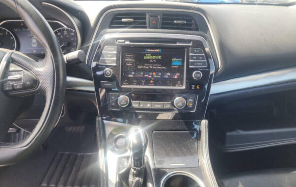2022 Nissan Maxima SV - Image 4